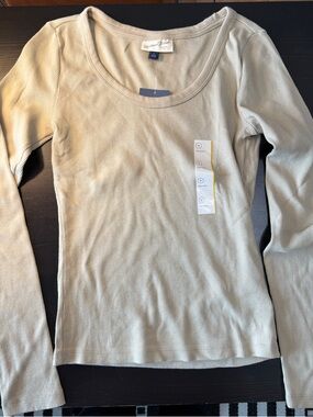 Universal Thread Long Sleeve Ribbed Scoop Neck Tee in Sage Green